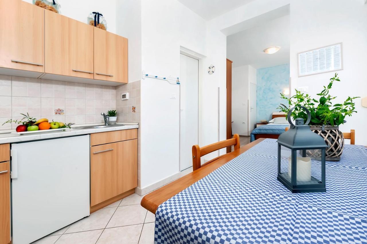 Apartment Casa Banko Rovigno Esterno foto