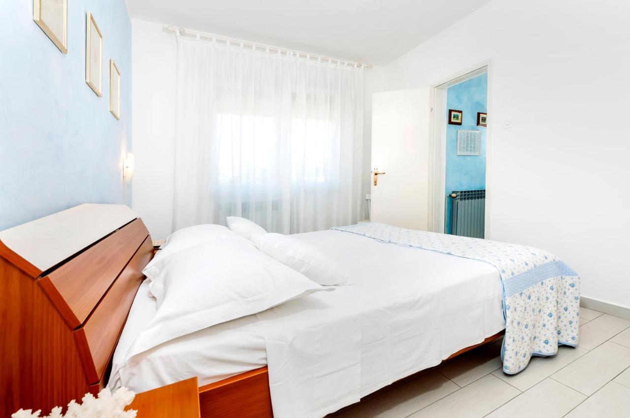 Apartment Casa Banko Rovigno Esterno foto
