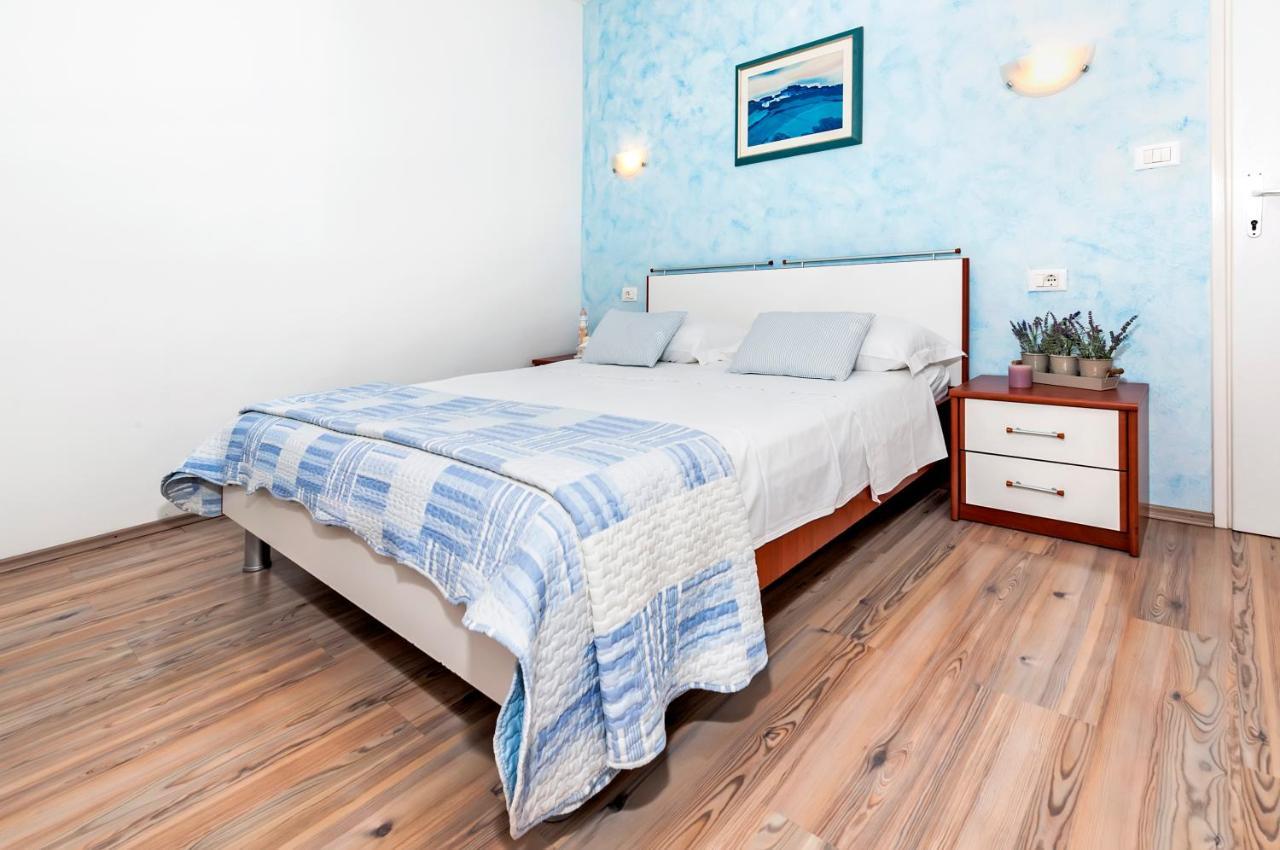 Apartment Casa Banko Rovigno Esterno foto