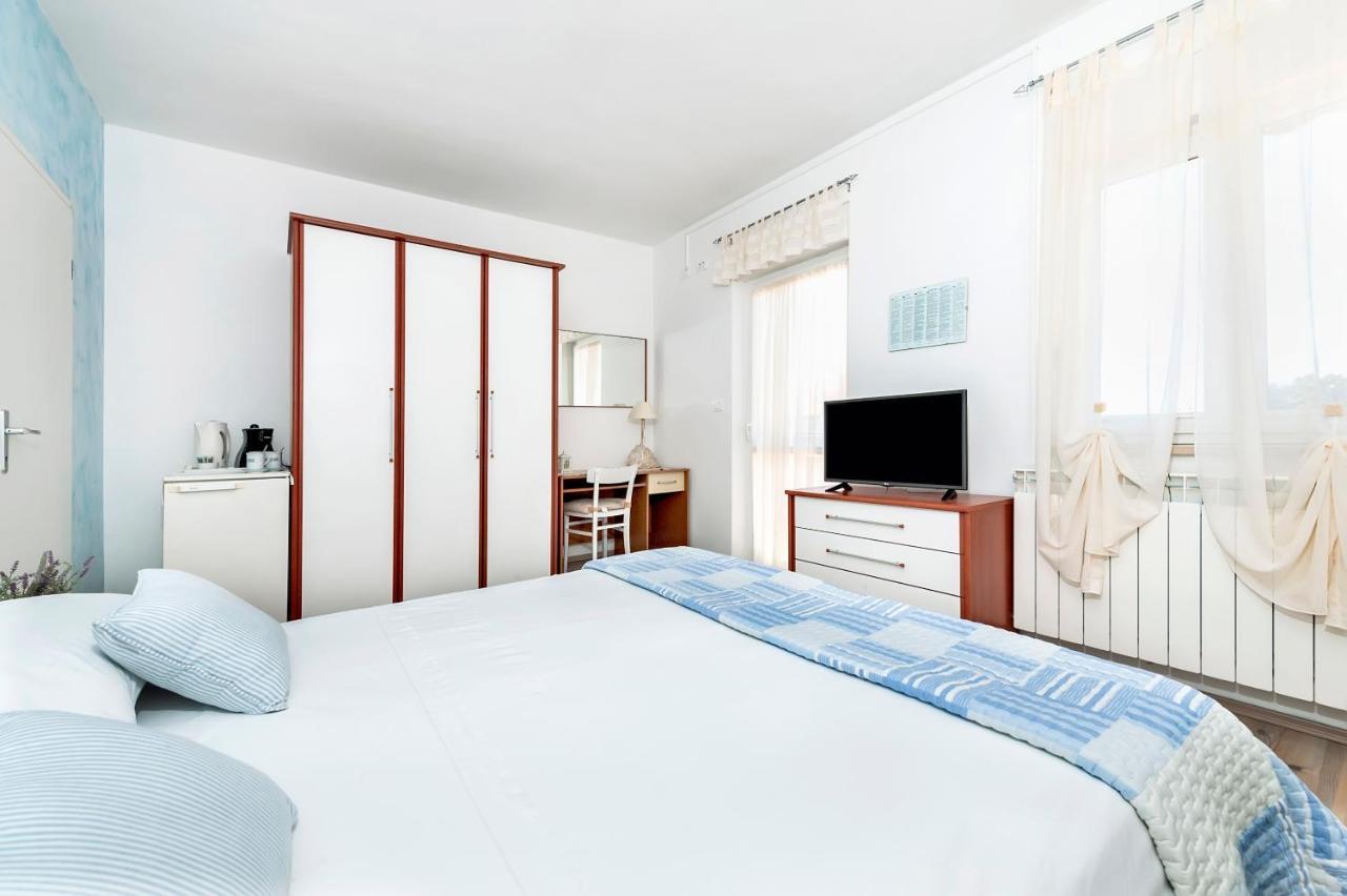 Apartment Casa Banko Rovigno Esterno foto