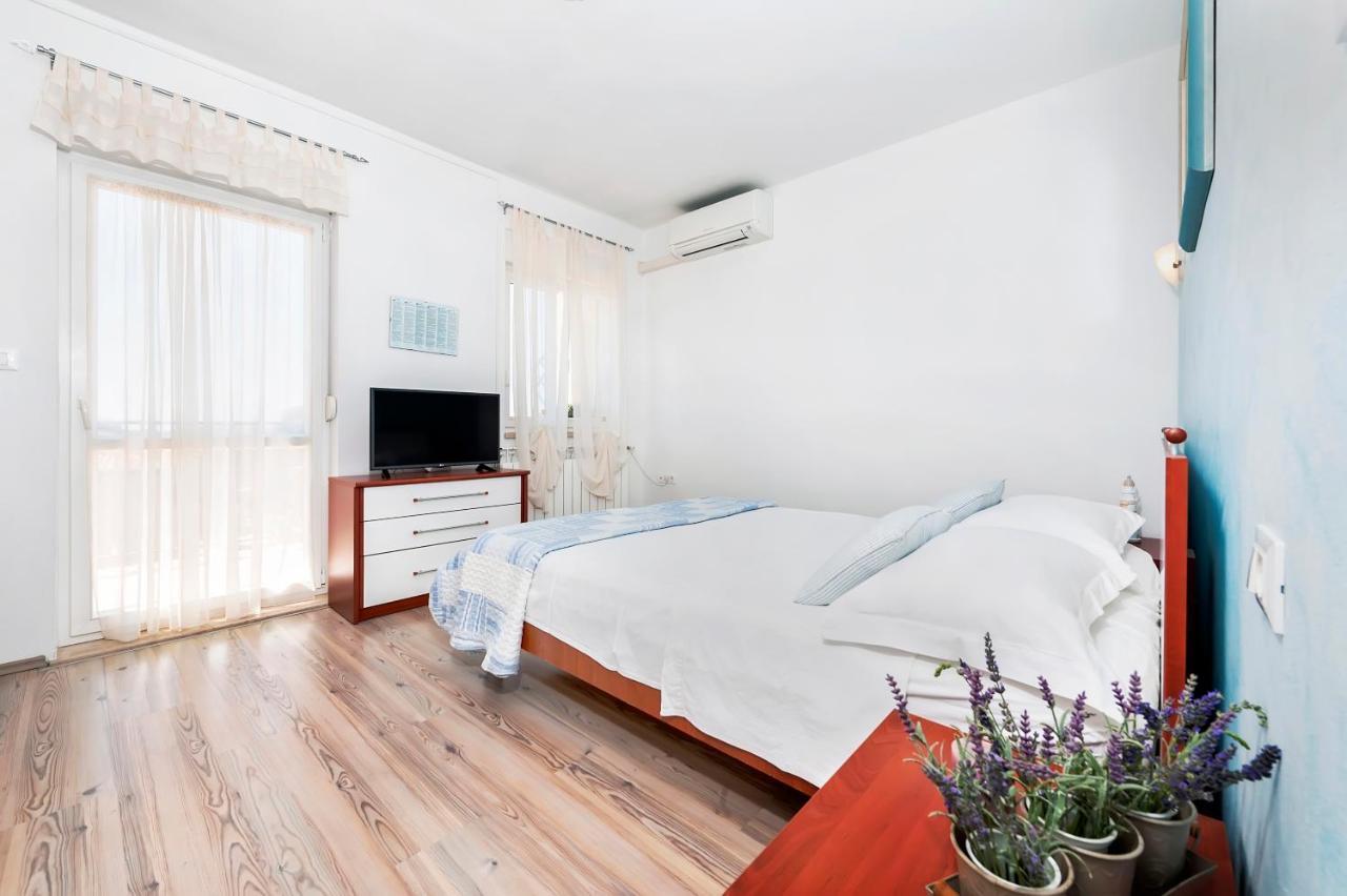 Apartment Casa Banko Rovigno Esterno foto