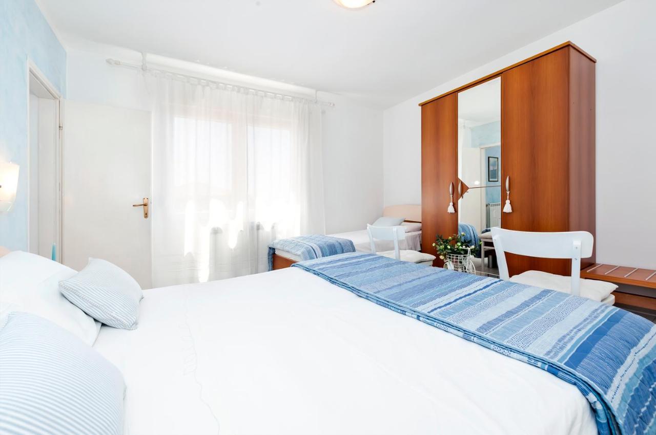 Apartment Casa Banko Rovigno Esterno foto