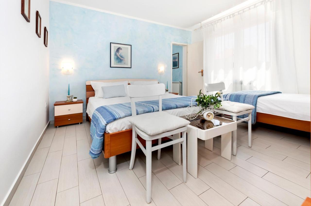 Apartment Casa Banko Rovigno Esterno foto